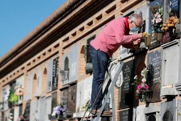 La pequeñas empresas desaparecen del sector funerario: fondos y aseguradoras copan el mercado en Funos